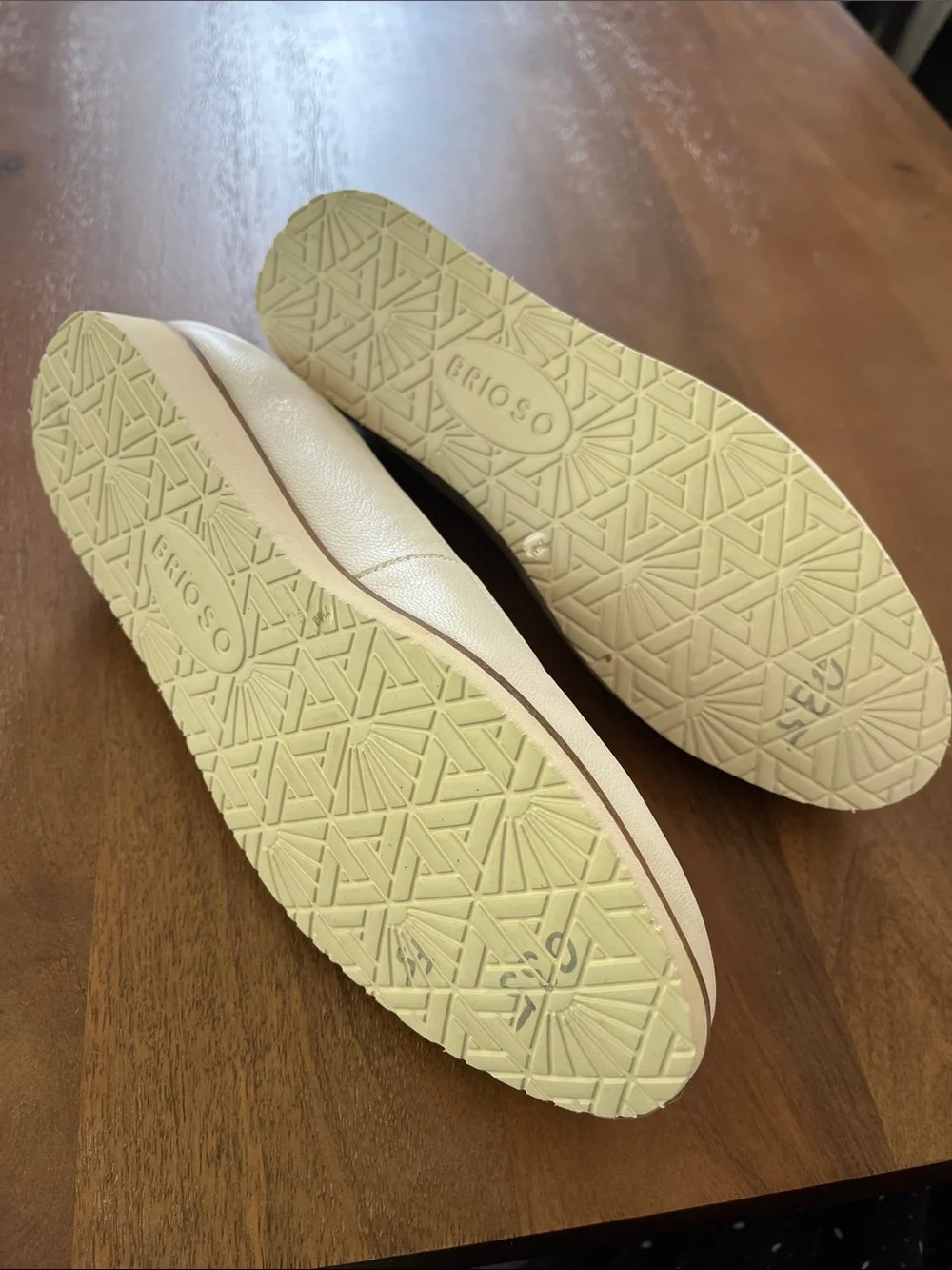 Brioso Cream Leather Ballet Flats 7.5 NWOT